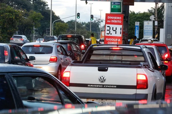 Pela 3ª vez, Justiça derruba decreto do aumento da gasolina