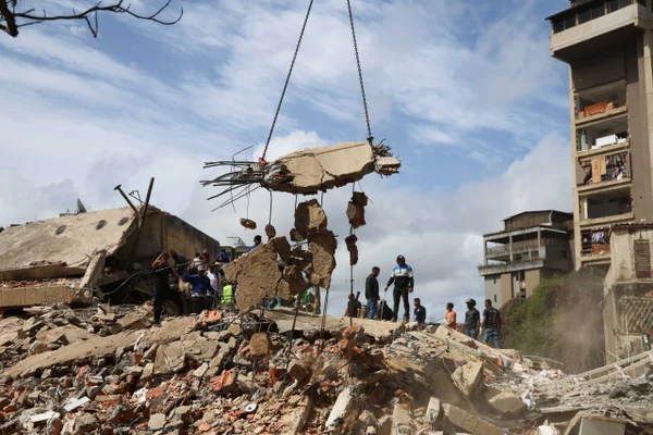 Terremotos: civis resgatam 3 irmãos com vida de escombros na Venezuela - destaque galeria