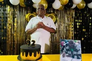 Aos 92 anos, aluno da EJA celebra aniversário na escola em BH Aos 92 anos, aluno da EJA celebra aniversário na escola em BH
