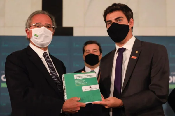 Frente parlamentar quer incluir atuais servidores na reforma administrativa