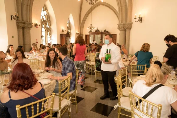 SP: brunch vip de R$ 350 na Catedral da Sé ajuda sem-teto do entorno