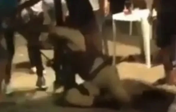 Vídeo: policial é agredido durante evento em Paratinga (BA)