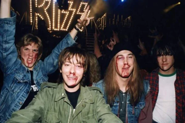 Foto colorida de cena do filme Detroit Rock City