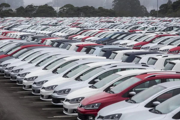 Venda de carros à vista bate recorde. Mas financiar é opção preferida