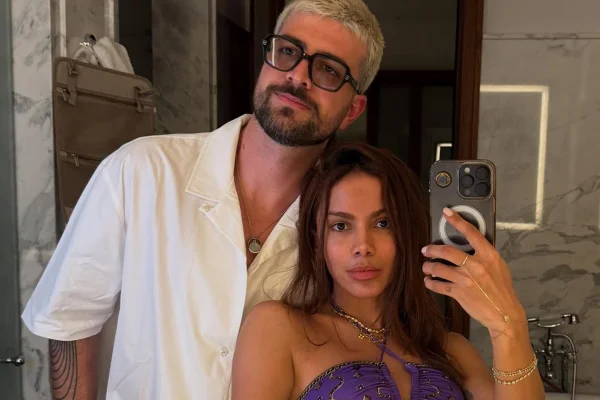 Anitta surge em clique raro com o namorado, Ian Bortolanza - Metrópoles