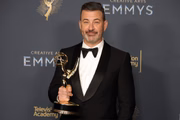 Jimmy Kimmel, vencedor do prêmio de Melhor Apresentador de Game Show por "Quem Quer Ser um Milionário", no Creative Arts Emmy Awards de 2025
