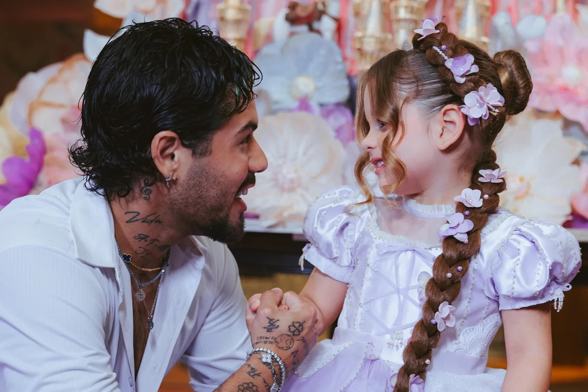 Virginia e Zé Felipe celebram aniversário de Maria Flor em família. Fotos - imagem 5 Virginia e Zé Felipe celebram aniversário de Maria Flor em família. Fotos - imagem 5