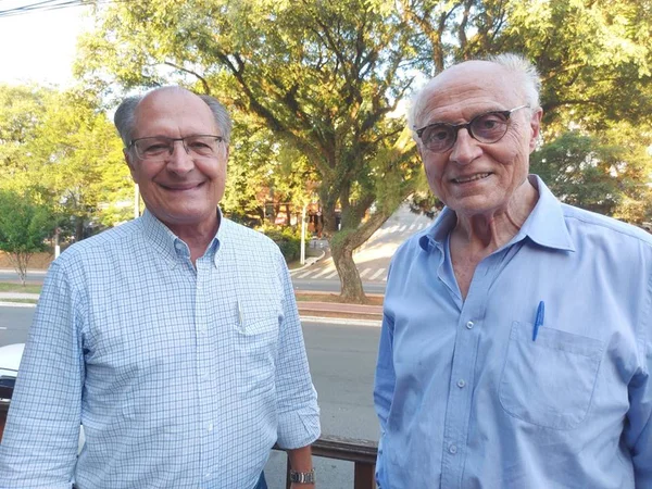 Aprofundando aproximação com petistas, Alckmin toma café com Suplicy