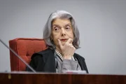 A Primeira Turma do Supremo Tribunal Federal (STF) retomou, na manhã desta terça-feira (21/10), o julgamento do núcleo 4, conhecido como o grupo de desinformação, no âmbito do processo referente à tentativa de golpe de Estado após as eleições de 2022. No total, são sete réus acusados pela Procuradoria-Geral da República (PGR) de propagar notícias falsas sobre as urnas eletrônicas.