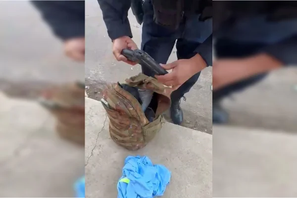 Policial encontra arma dentro da mochila do assaltante