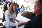 A governadora Celina Leão em agenda na Rodoviária do Gama