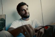 Sem registros em vídeo de Honestino, Bruno Gagliasso construiu o personagem a partir de relatos de quem conviveu com o líder estudantil