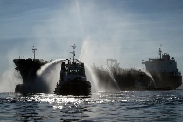 Navios se chocam e deixam 32 desaparecidos na China