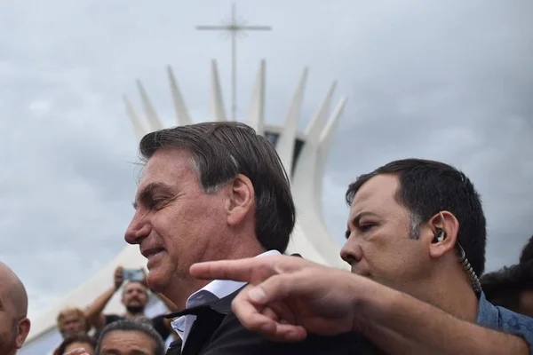 Bolsonaro cobra de estados ação para baixar preço de combustíveis