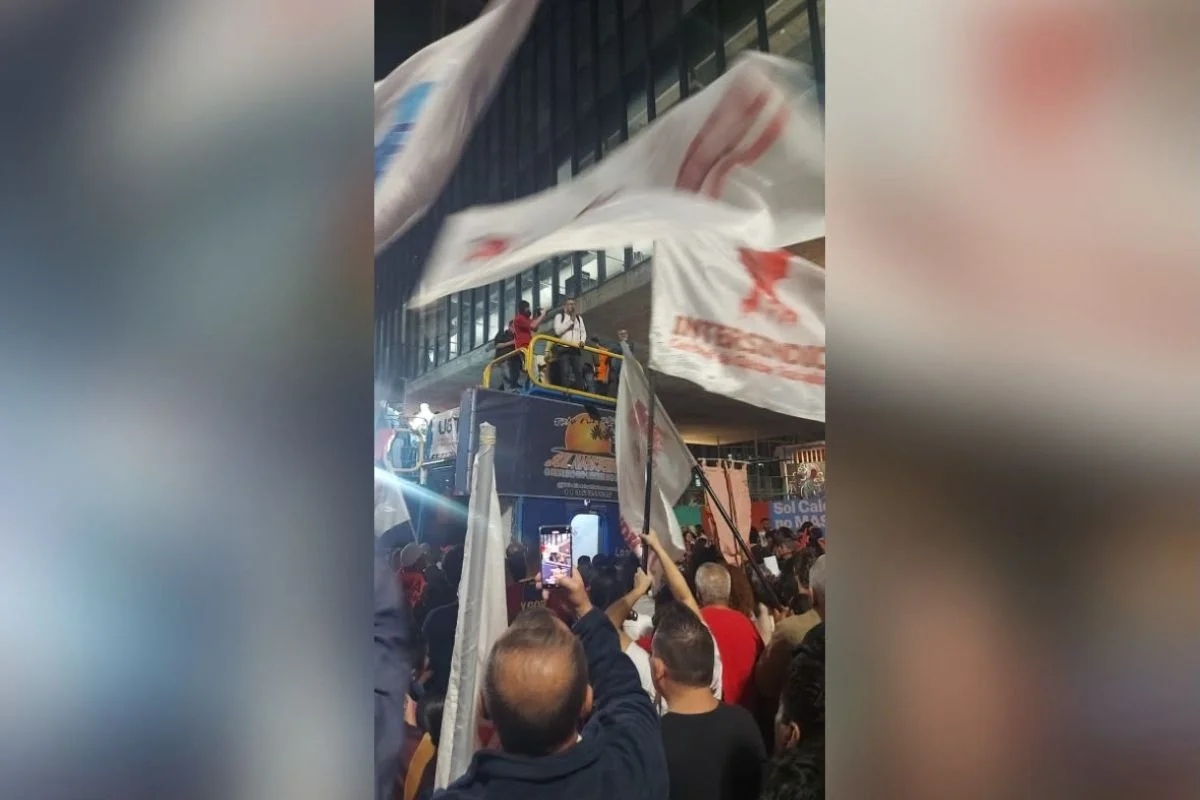 Ato na Avenida Paulista pressiona Senado a favor do fim da escala 6×1