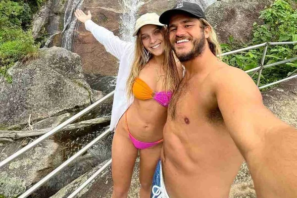 Isabella Santoni e Caio Vaz