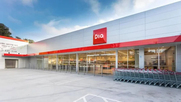 Imagem colorida de fachada da rede de supermercados Dia - Metrópoles