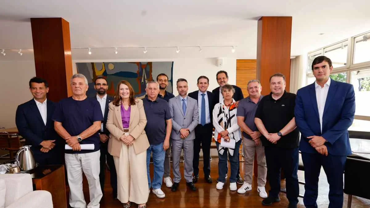 Parlamentares e vice do DF defendem Fundo Constitucional a Hugo Motta