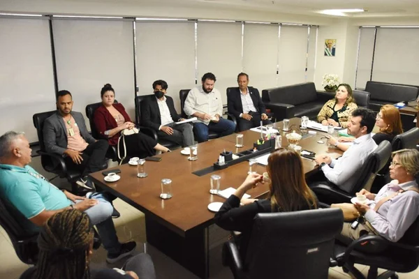 Após reunião com a Saúde, sindicatos garantem serviços durante paralisação