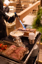 Corte de carne premium selada à mesa