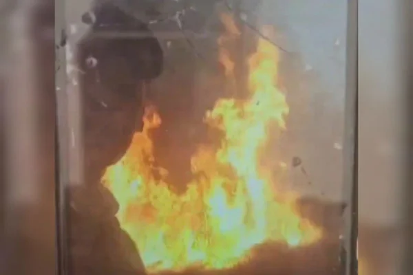 Suspeito de ser do PCC grava vídeo festejando queimada em SP. Veja