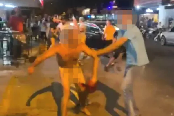 homem pelado tenta agredir clientes de bar em goiânia