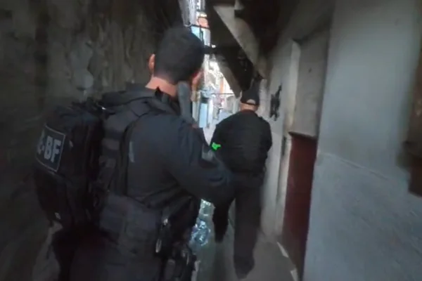 Imagem colorida,policiais fazem operação em combate às facões- Metrópoles
