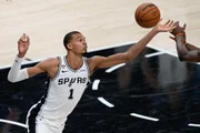 O maior destaque de hoje no Jogo 3 das Finais da NBA entre NY Knicks e San Antonio Spurs é o pivô francês Victor Wembanyama, dos Spurs (Crédito: Alamy Live News)