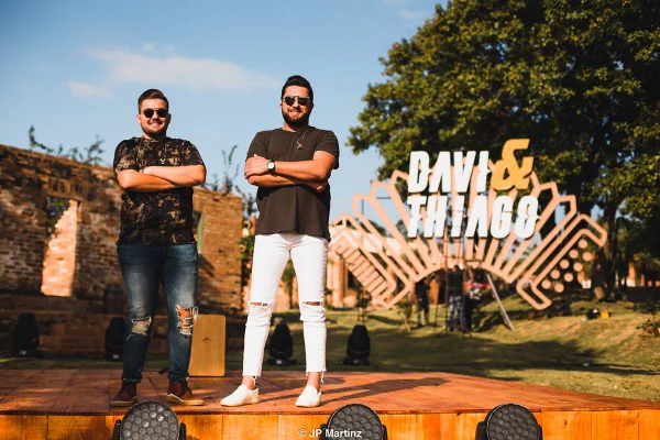Davi e Thiago lançam clipes de Filho do Caseiro e Eu Prefiro