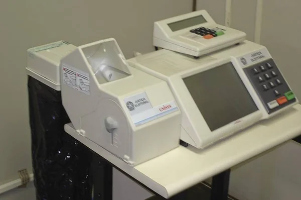 TSE aprova registro impresso em 5% das urnas em 2018
