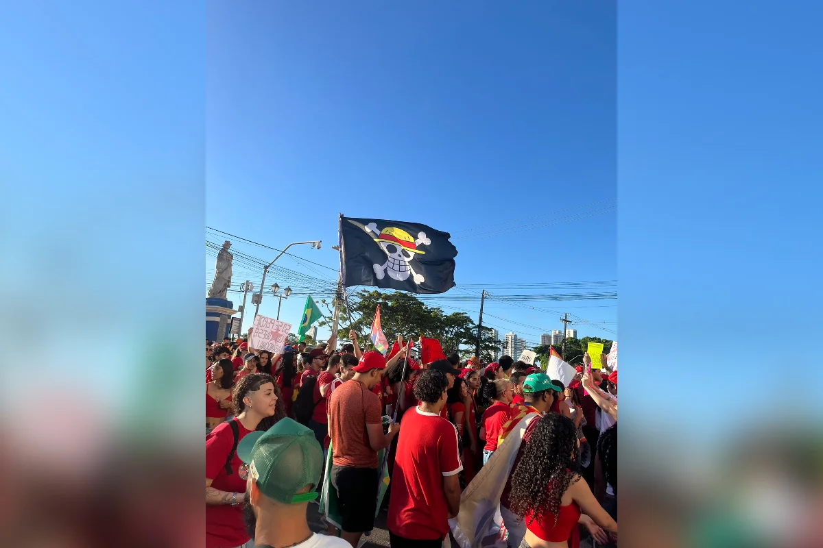 Bandeira do anime “One Piece” em atos pró-Lula. Entenda o significado - imagem 4 Bandeira do anime “One Piece” em atos pró-Lula. Entenda o significado - imagem 4