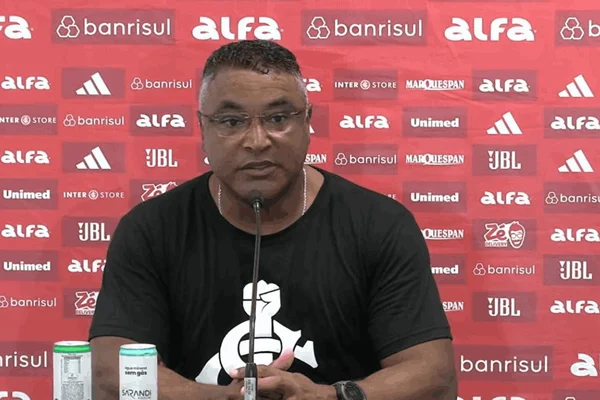 Imagem colorida do técnico do Internacional, Roger Machado- Metrópoles