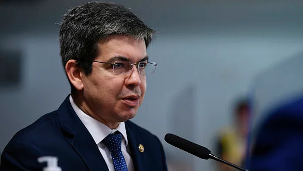 Randolfe quer que plenário do STF decida sobre imóveis de Bolsonaro