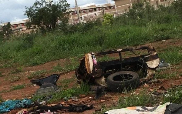 Homem é indiciado por matar amigo, colocar corpo em sofá e atear fogo