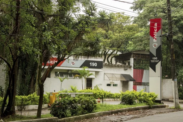 PM preso arrumou amante em app e falsificou CNH para ter visita íntima