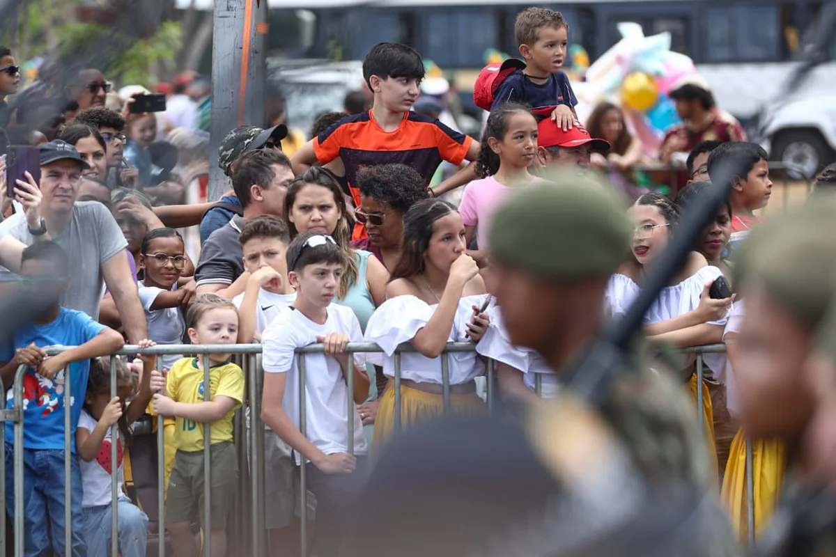Brasilienses assistem ao desfile de 7 de Setembro Brasilienses assistem ao desfile de 7 de Setembro