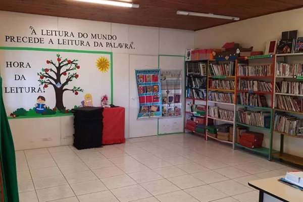 Imagem colorida Sala de leitura - Metrópoles