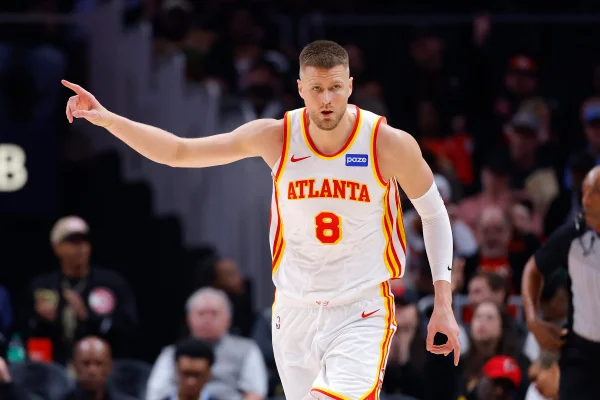 Foto colorida de Kristaps Porzingis - Metrópoles