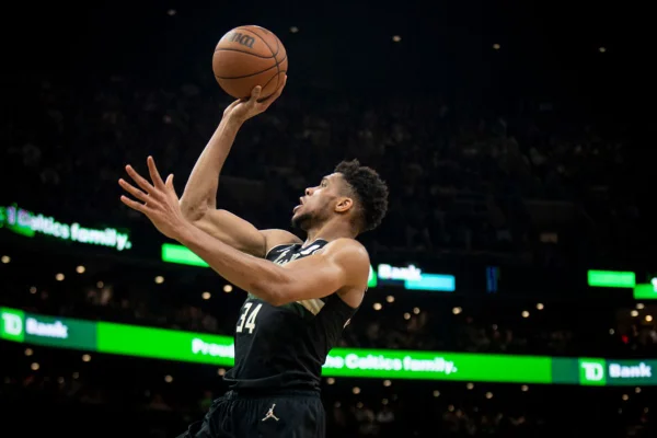Bucks arrancam vitória contra o Celtcis