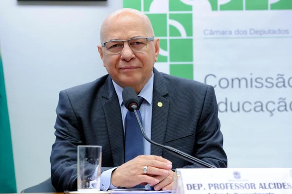 Barraco! Deputado federal por Goiás xinga aluna de “puta” em faculdade