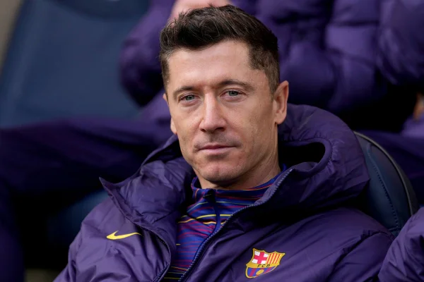 Foto colorida de Robert Lewandowski, do Barcelona - Metrópoles