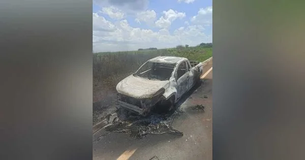 Imagem colorida de carro destruído - Metrópoles