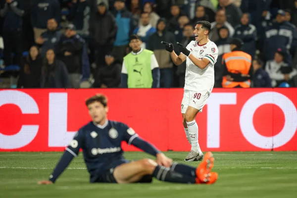 Fábio brilha, Fluminense vence Rivadavia e avança na Libertadores