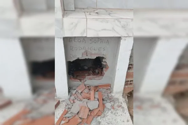 Corpo de criança é achado fora de túmulo onde estava enterrado