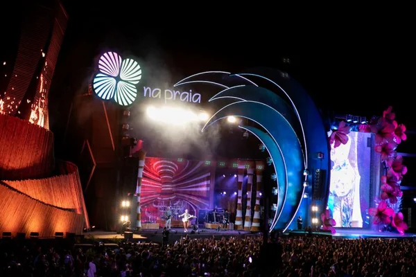 Feriado tem Armin van Buuren e Guilherme & Santiago: veja o roteiro