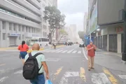 Terremoto derruba prédios e provoca correria nas ruas de Caracas - imagem 2