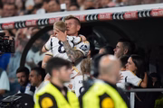 Kroos foi aos prantos ao abraçar seus filhos após ser ovacionado em substituição 