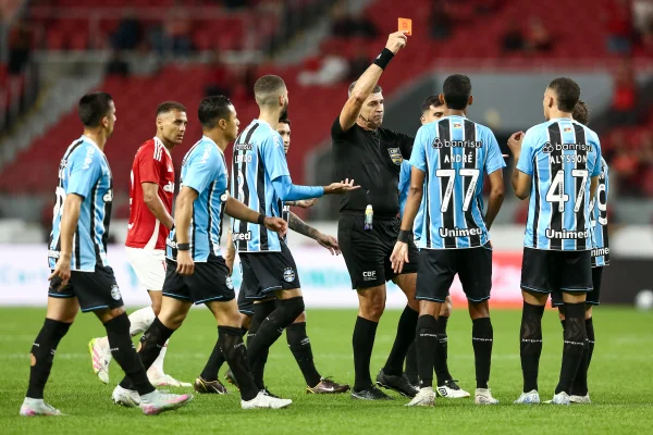 Imagem colorida da partida entre Grêmio x Internacional