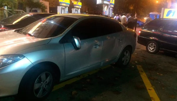 Taxistas e motoristas do Uber entram em confronto no Rio e em SP