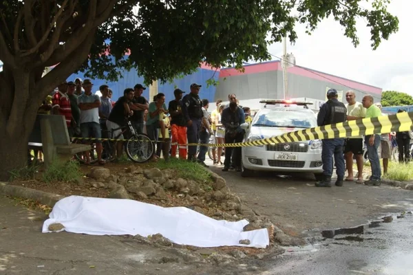 Pai é assassinado na porta da escola enquanto esperava o filho no Guará II
